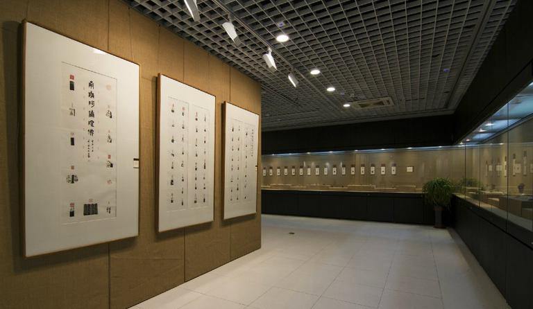 西泠印社美术馆成立于2011 年,位于杭州地标性建筑西湖文化广场32号四