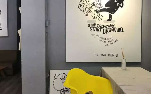 the two men's cafe&bar